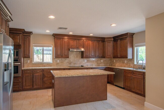 Building Photo - 364 Orange Way