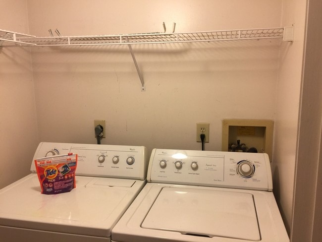laundry room - 1343 Sprucewood Ct