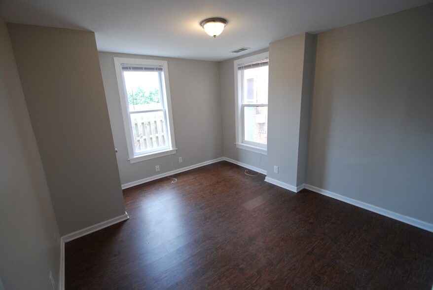 Building Photo - 452 W 3rd Ave