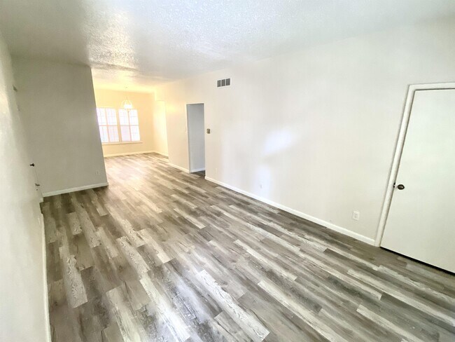 Building Photo - 1509 Montana Ave