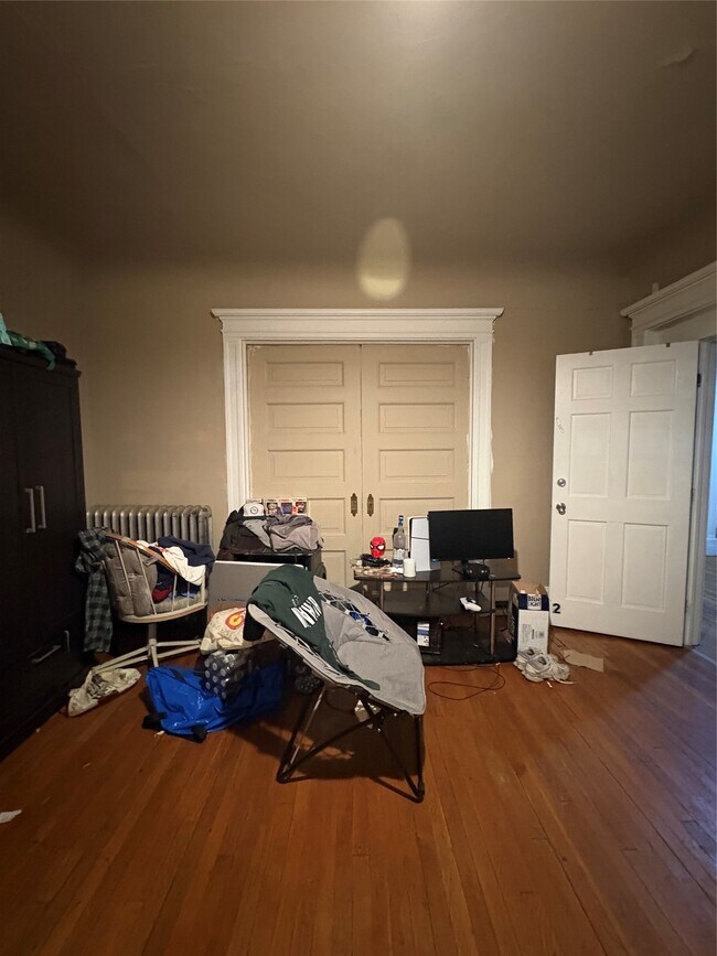 Building Photo - 121 Oak St