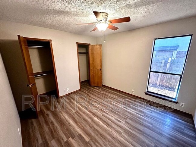 Building Photo - 2813 Greenfield Dr