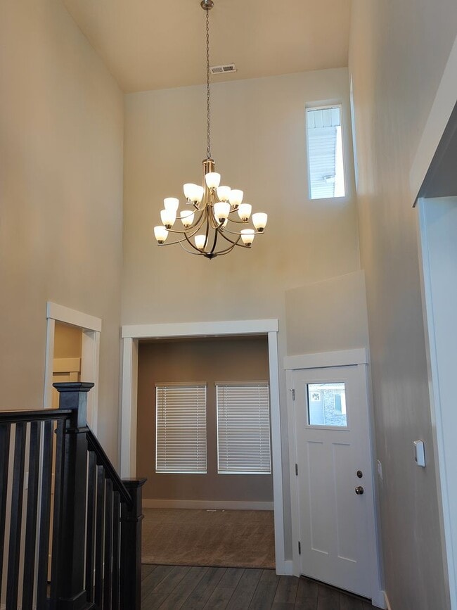 Building Photo - Spacious 6 Bed, 3.5 Bath Home in Clinton, UT