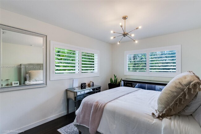 Building Photo - 1545 Siena Ave