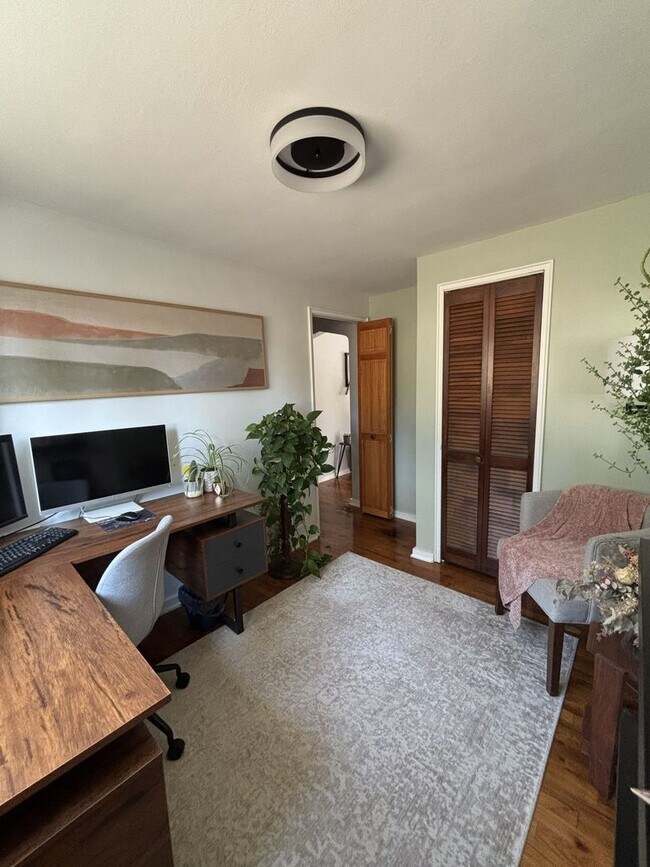Building Photo - 3 Bed 1 Bath in Coraopolis, PA