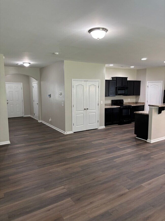 Building Photo - Four Bedroom Home In Mineral Springs/Unive...