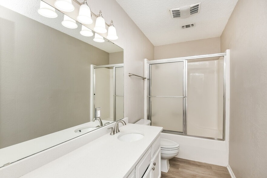 Building Photo - 125 Camelot Dr