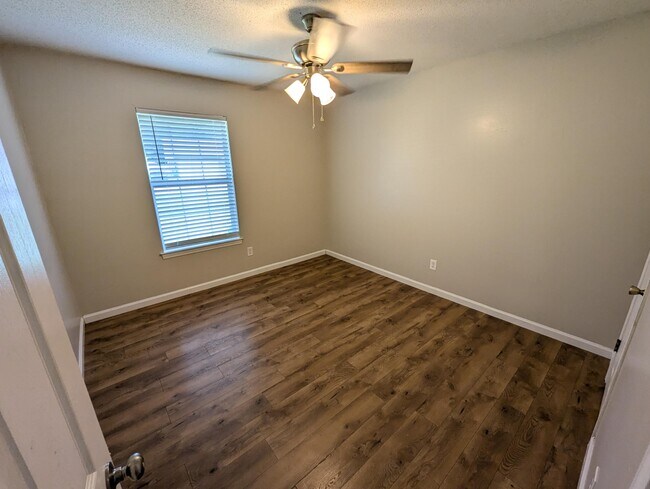 Building Photo - 1625 Campbell Dr N