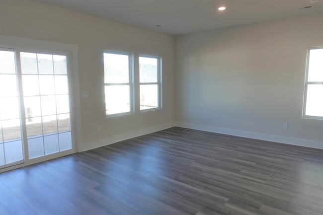 Building Photo - 100 Tramore Ln