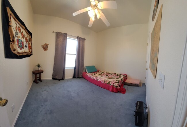 Building Photo - Beautiful 3 bed 2.5 bath home located in the Las Colinas Area!