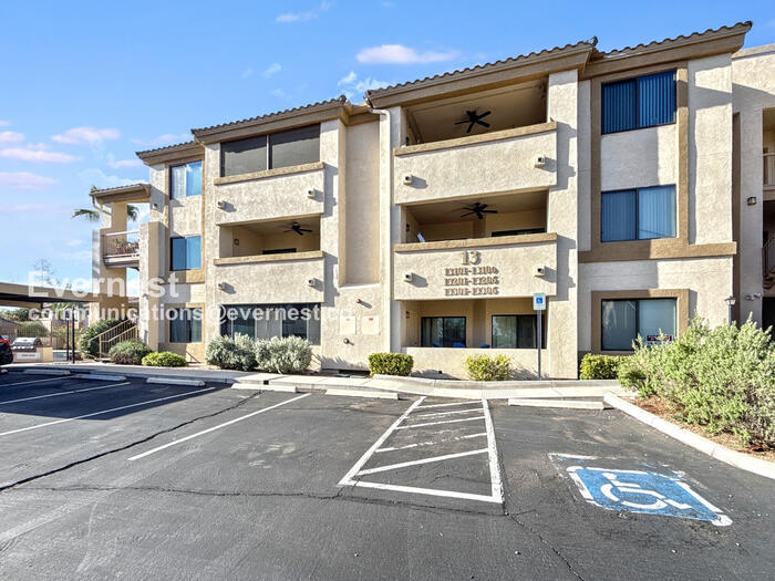 Building Photo - 2550 E River Rd