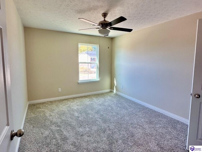 Building Photo - 214 Dixon Cir