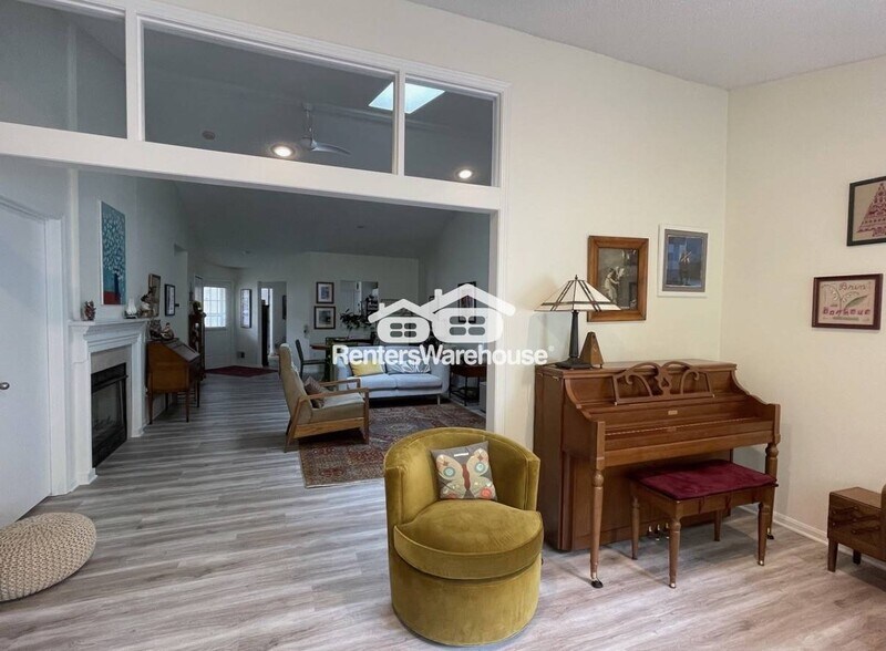 Building Photo - 10845 Lexington Dr