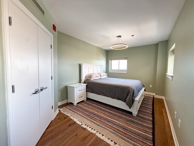 Building Photo - 525 W Lafayette Blvd