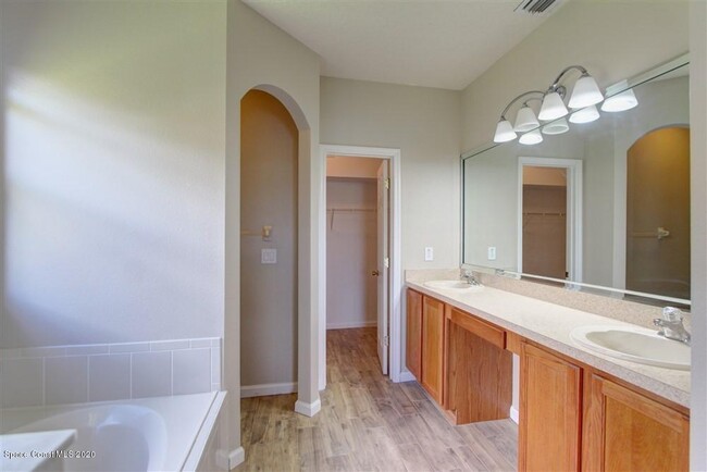 Building Photo - 1233 Bolle Cir