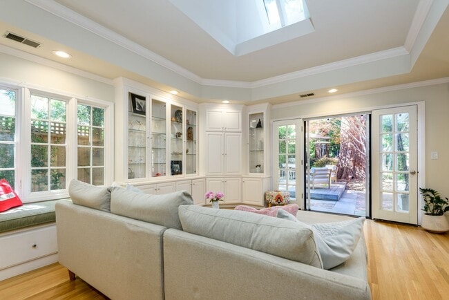Building Photo - Charm of a Carmel Cottage in Menlo Park Al...