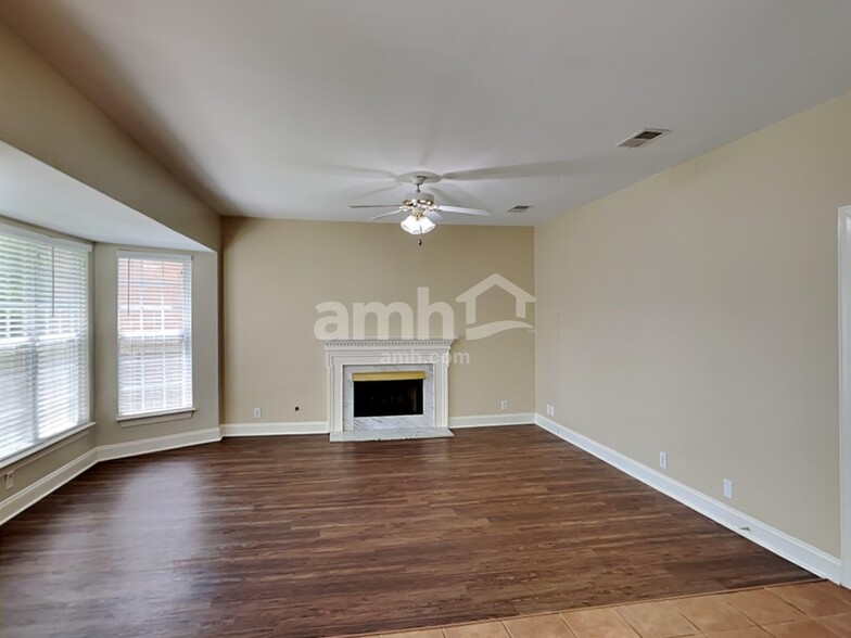 Building Photo - 6728 Autumn Oaks Dr