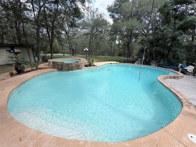 Building Photo - 236 Piney Ridge Dr