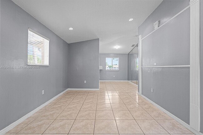 Building Photo - 1261 SE 27th St