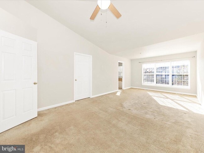 Building Photo - 2103 Paxton Terrace