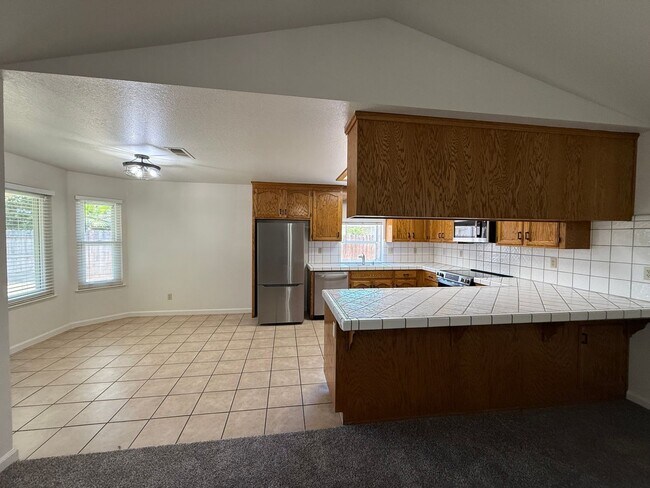 Building Photo - Single Story home in Riverbank's Crossroads Subdivision!