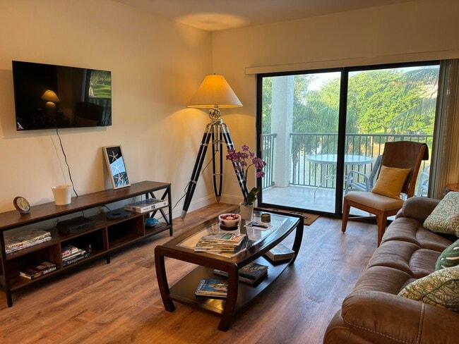 Building Photo - 2105 Lavers Cir