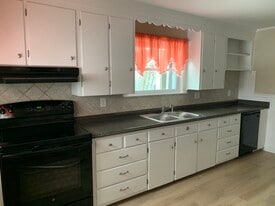 Building Photo - 8 Walnut St