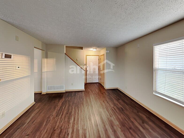 Building Photo - 2107 Waymont Rd