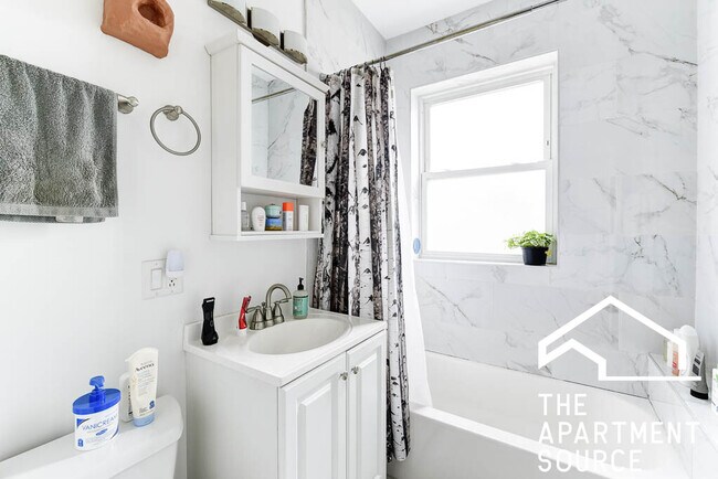 Building Photo - 2613 N Fairfield Ave