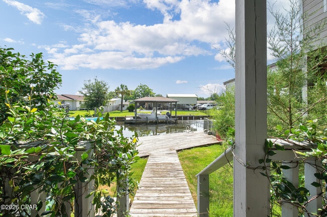 Building Photo - 1365 Capri Dr