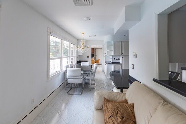 Building Photo - 52 Ostrum Rd