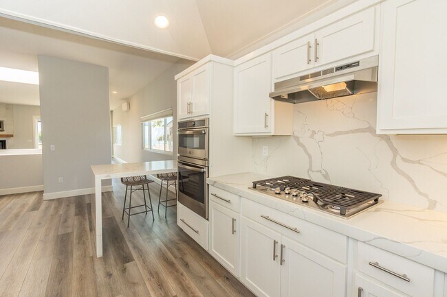Building Photo - Beautiful 3Bed/2.5Bath Oceanview Home in C...