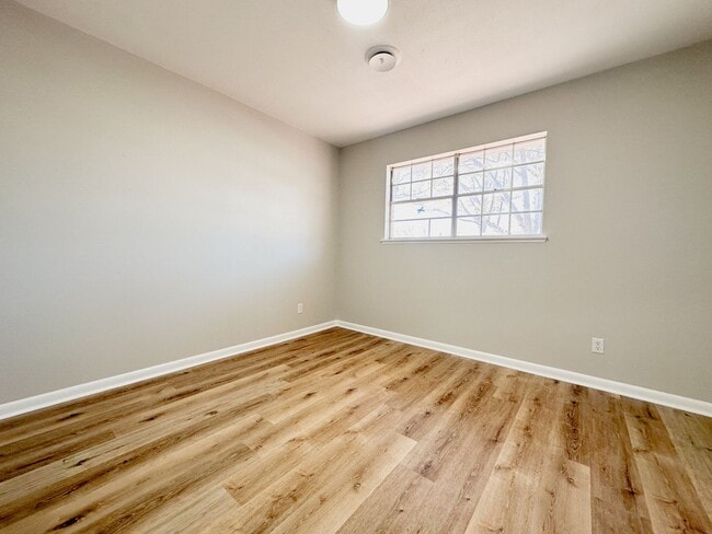 Building Photo - 3bd/2ba Fayetteville Home Available!