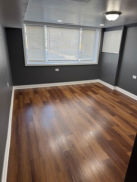 Building Photo - 2309 W 47th Pl