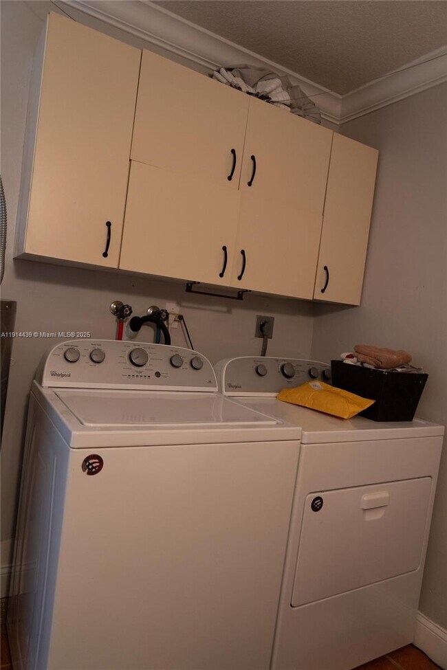 Building Photo - 17992 SW 152nd Ct