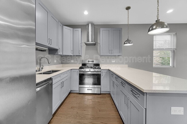 Building Photo - 1048 N Lawndale Ave