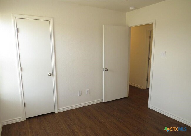 Building Photo - 5801 Lariat Ct