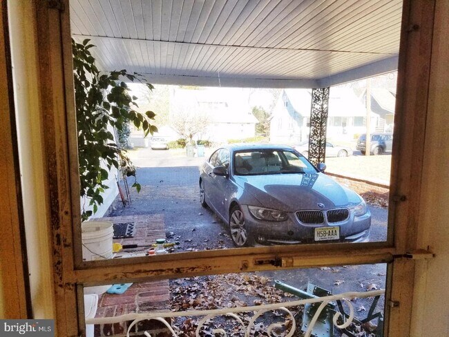 Building Photo - 324 Swarthmore Rd