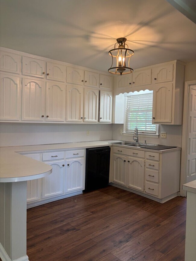 Building Photo - Move-In Ready 4BR/3BA Home with Spacious Layout & Large Yard