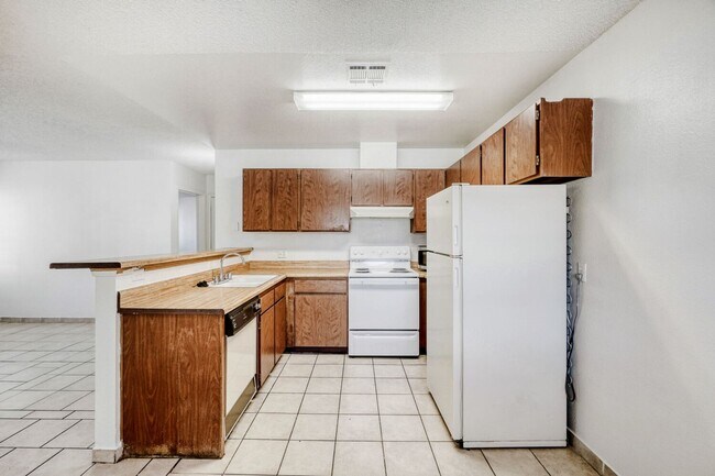 Building Photo - Move-In Ready 2-Bedroom with Cozy Fireplace!
