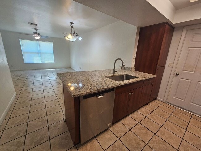 Building Photo - Location Location Location of this nice 3 ...