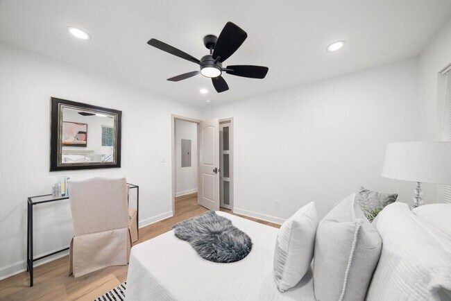 Building Photo - 2028 Hilburn Dr SE