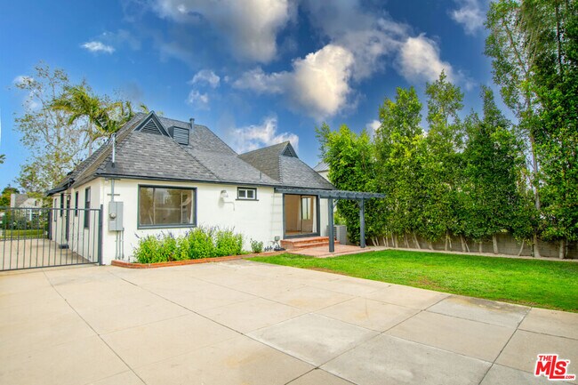 Building Photo - 449 S Citrus Ave