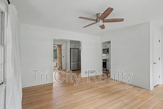 Building Photo - 212 Hilltop Dr