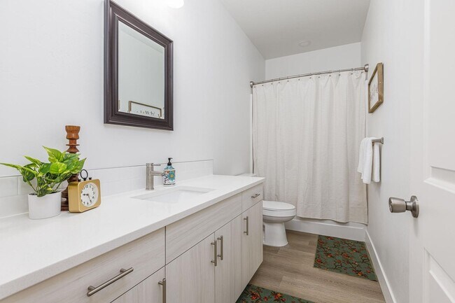 Building Photo - Great West Richland Location