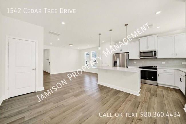 Building Photo - 1542 Cedar Tree Dr