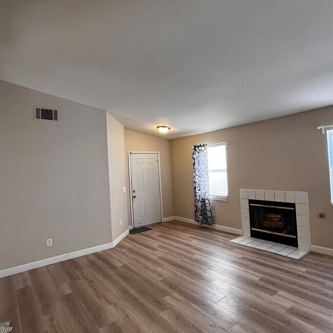Building Photo - 13649 Glengarry Dr