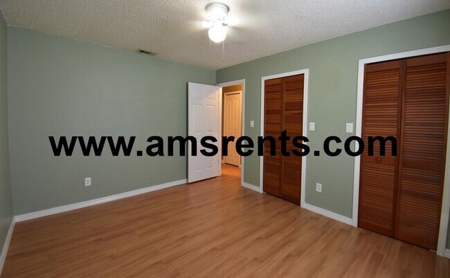 Building Photo - Spacious 3 bedroom House in Orlando