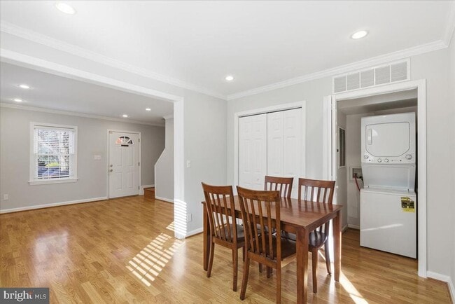 Building Photo - 403 S Veitch St