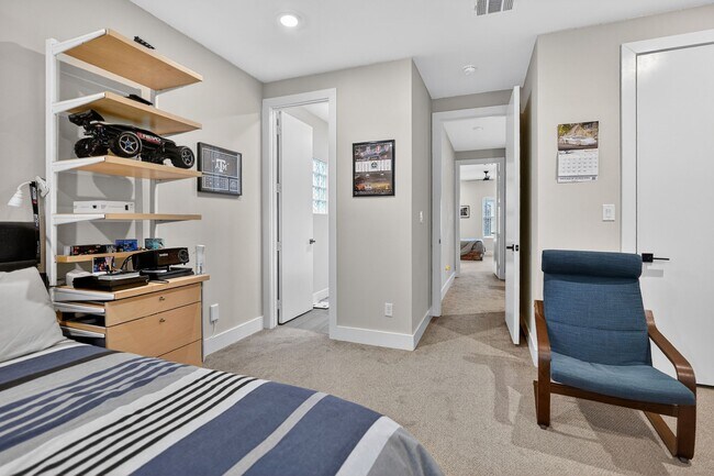 Building Photo - 297 Estates Cir